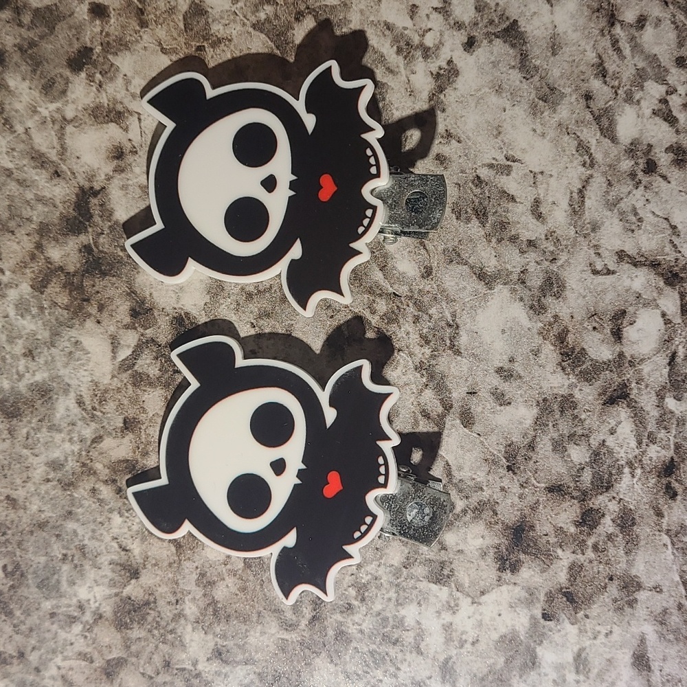 2 Skelanimal Hairclips